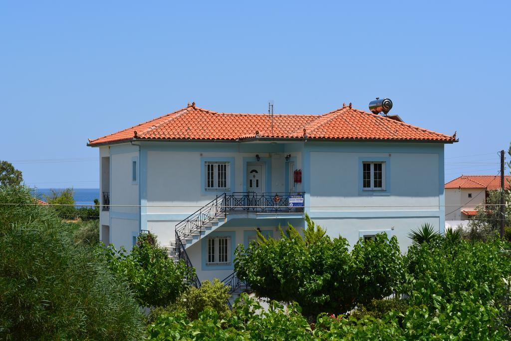 Troumpas Family Rooms & Apartments Leonídion Eksteriør bilde